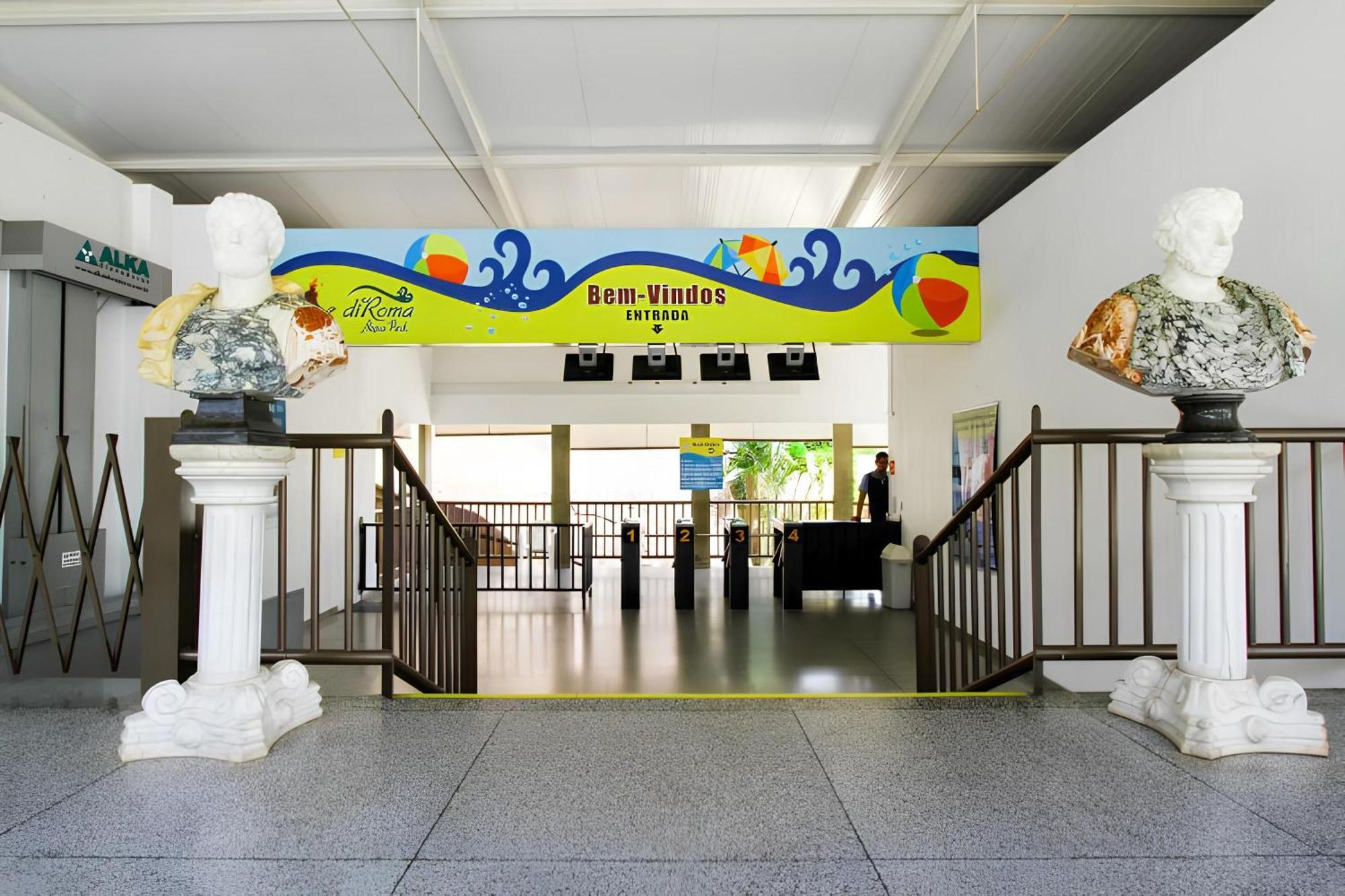 Piazza Diroma Com Acesso Ao Acqua Park Caldas Novas Exterior foto